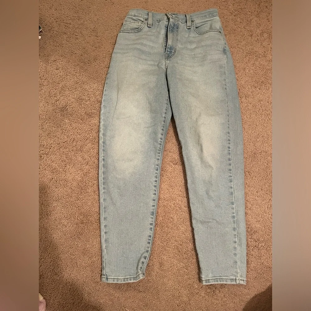 Levi’s high waisted mom jeans - Picture 2 of 4